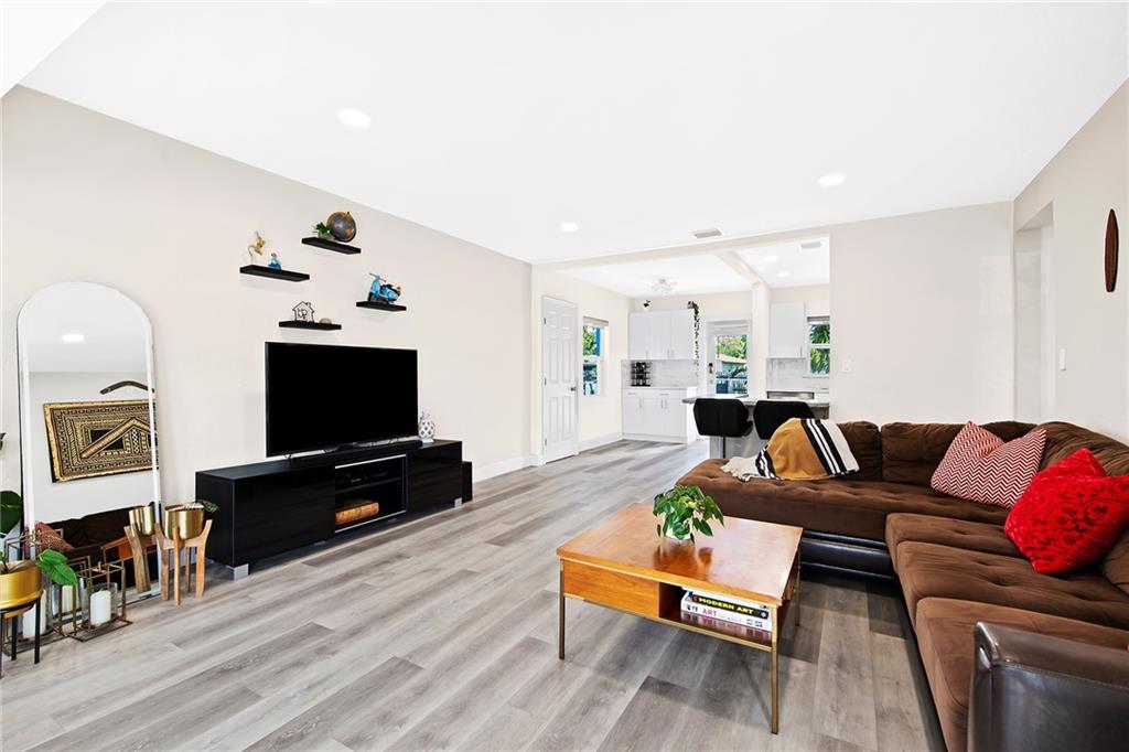 HOLLYWOOD PARK - Residential