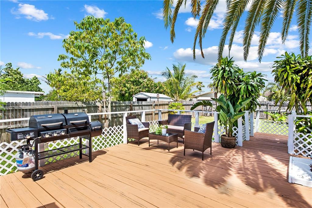 HOLLYWOOD PARK - Residential