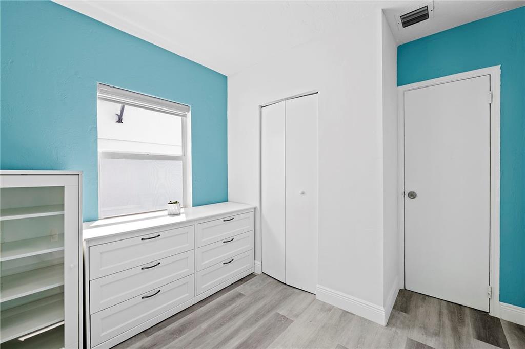 HOLLYWOOD PARK - Residential