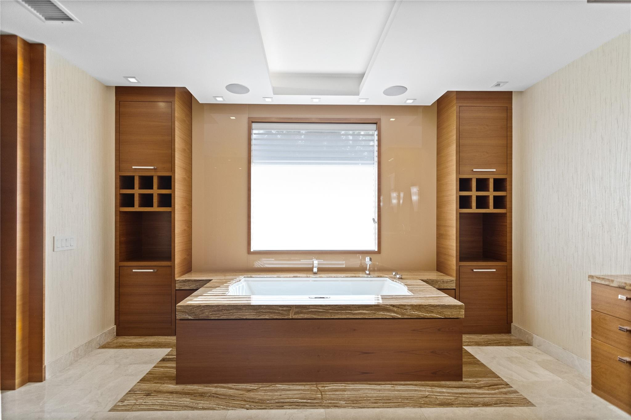 VICTORIA ISLE - Residential