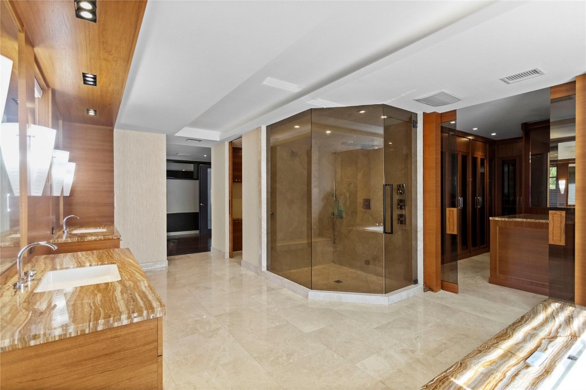 VICTORIA ISLE - Residential