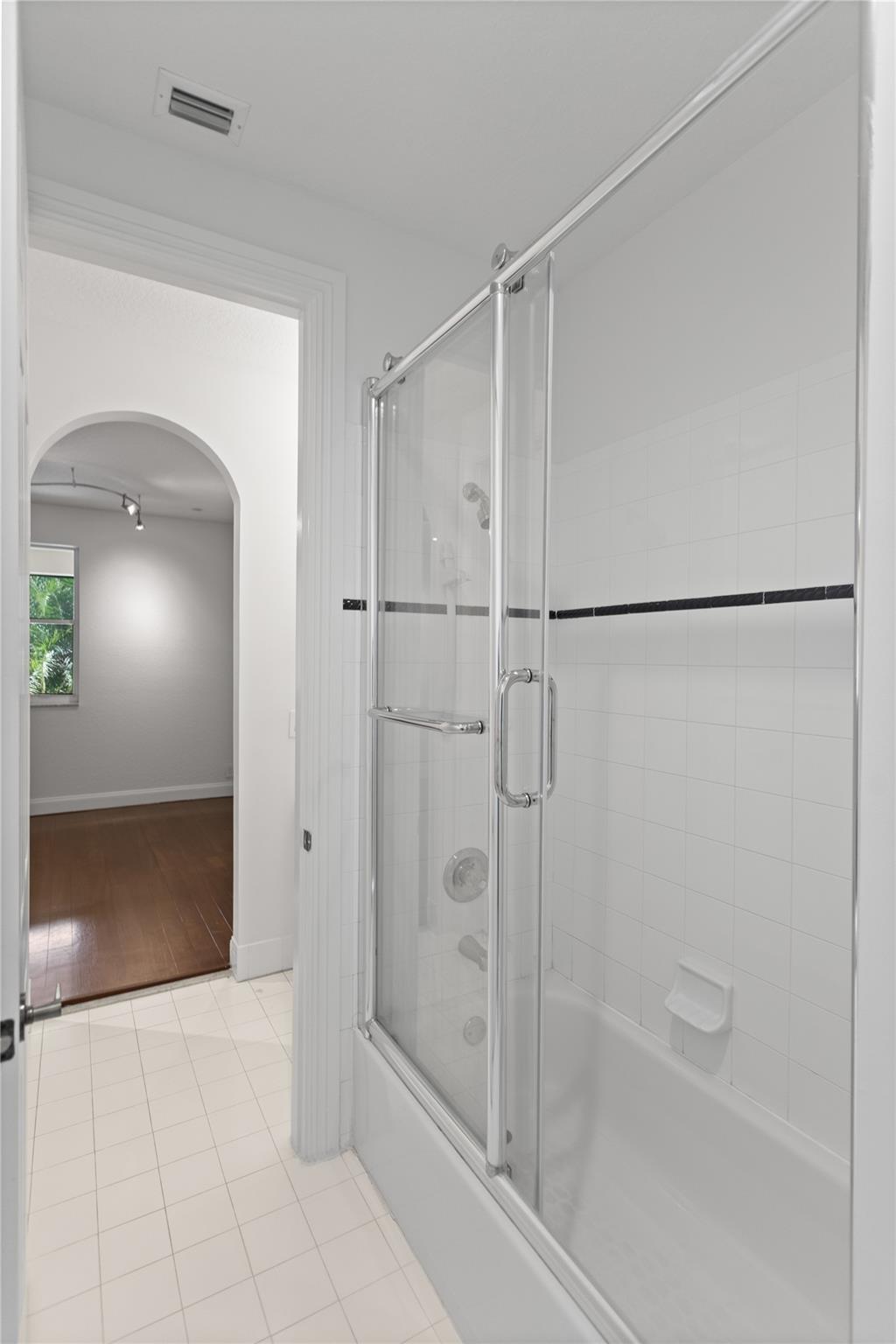 VICTORIA ISLE - Residential