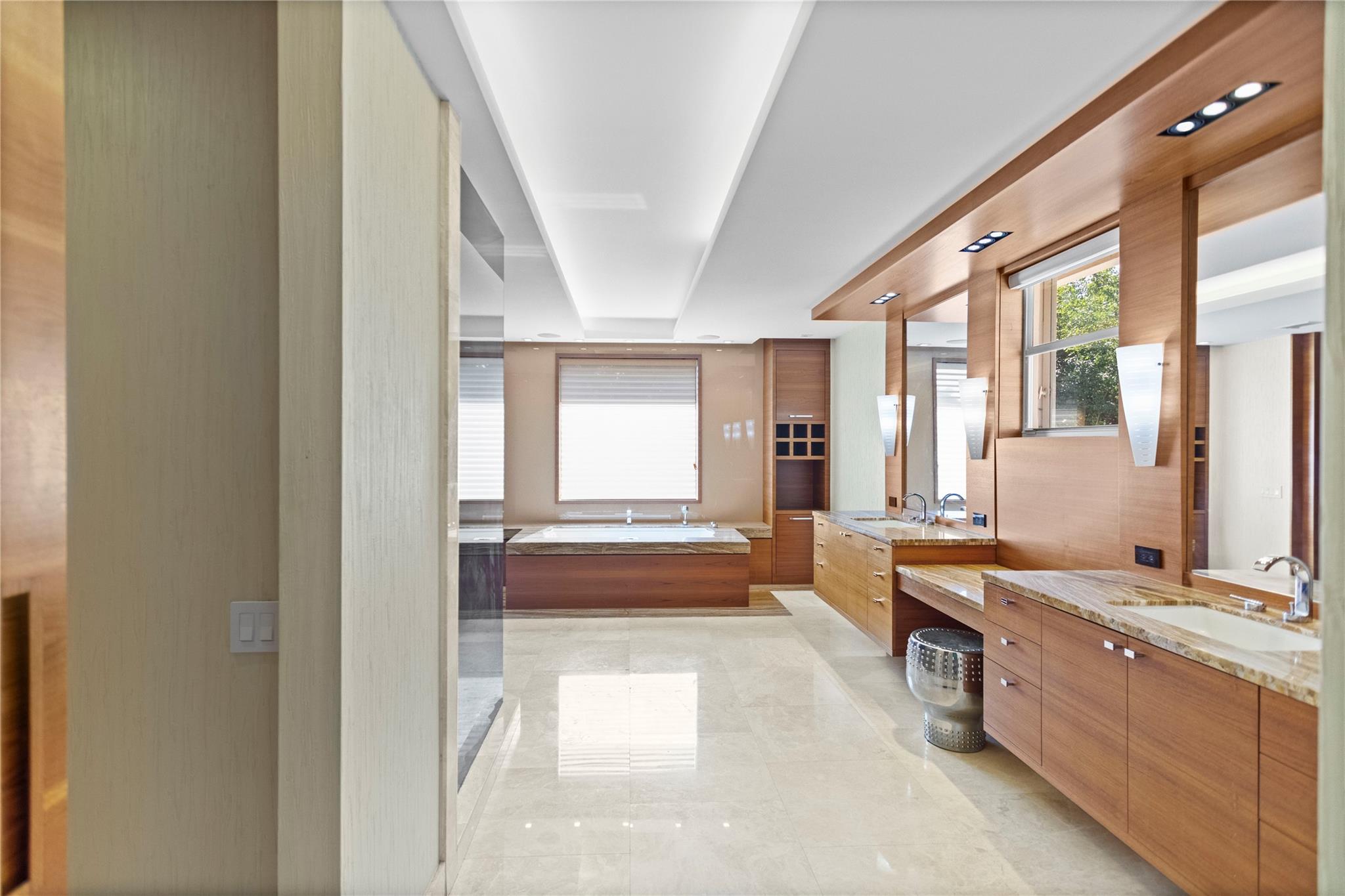 VICTORIA ISLE - Residential