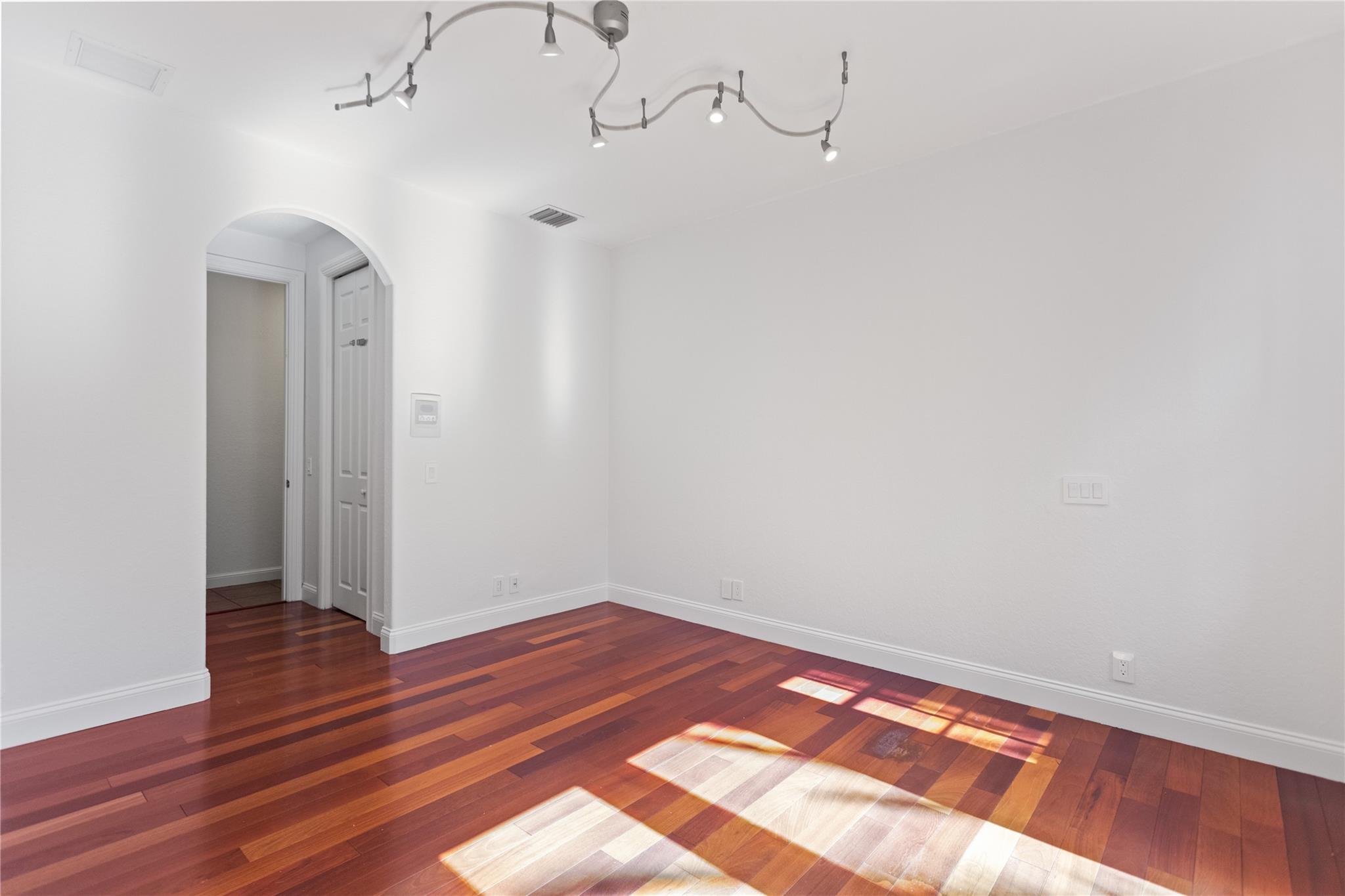 VICTORIA ISLE - Residential