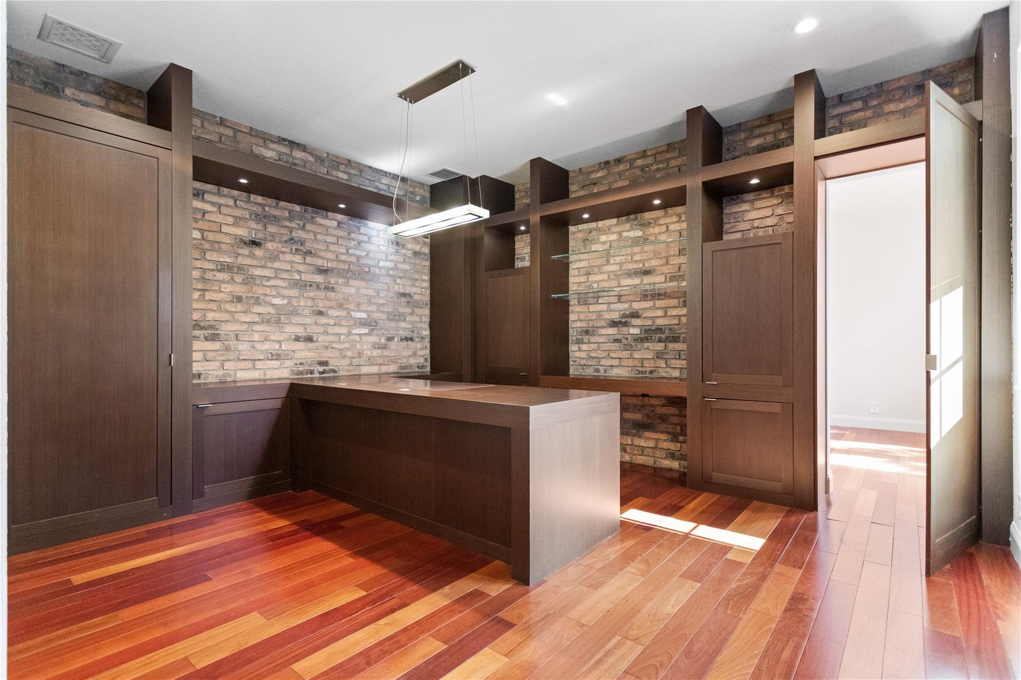 VICTORIA ISLE - Residential