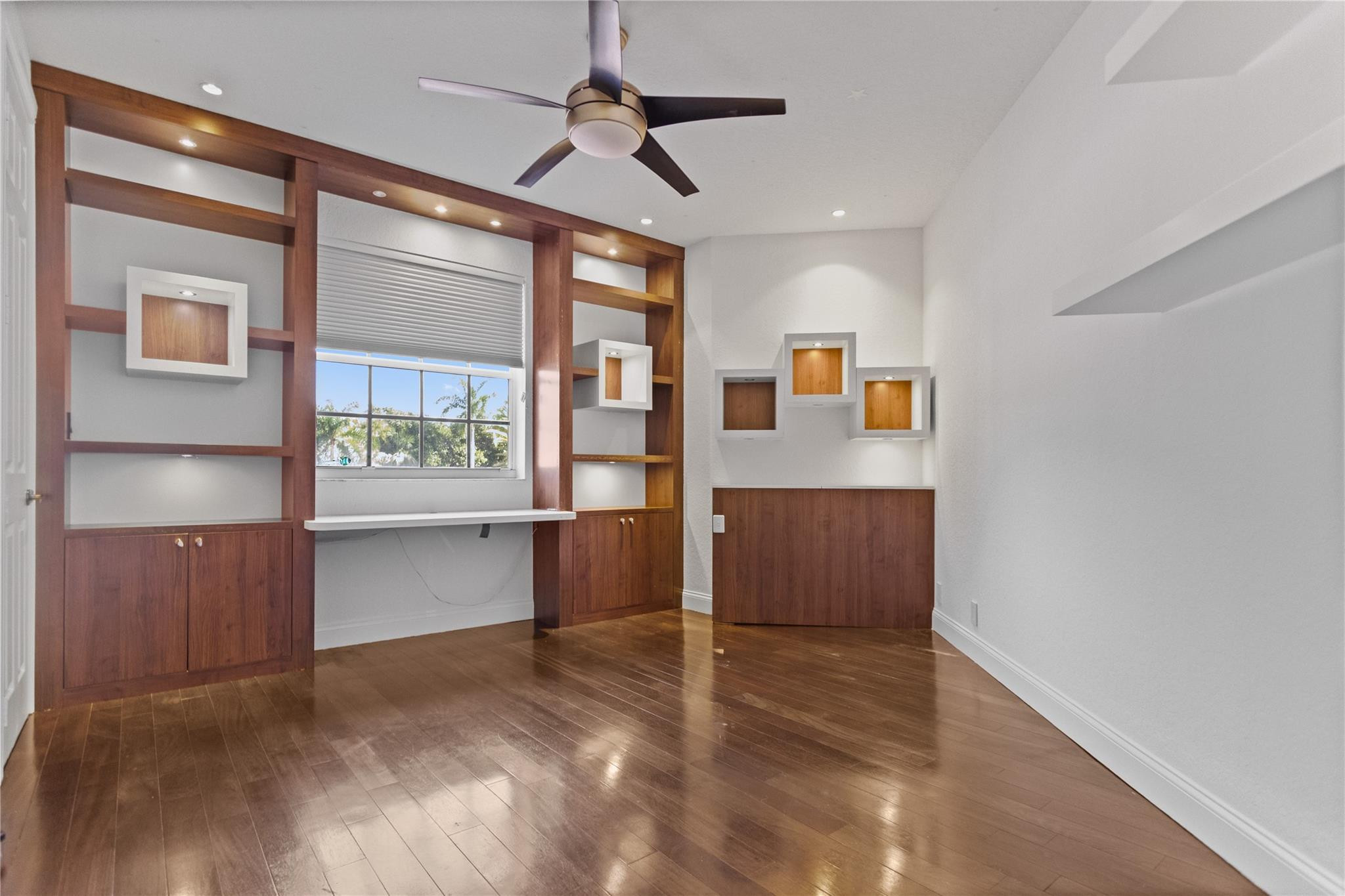 VICTORIA ISLE - Residential