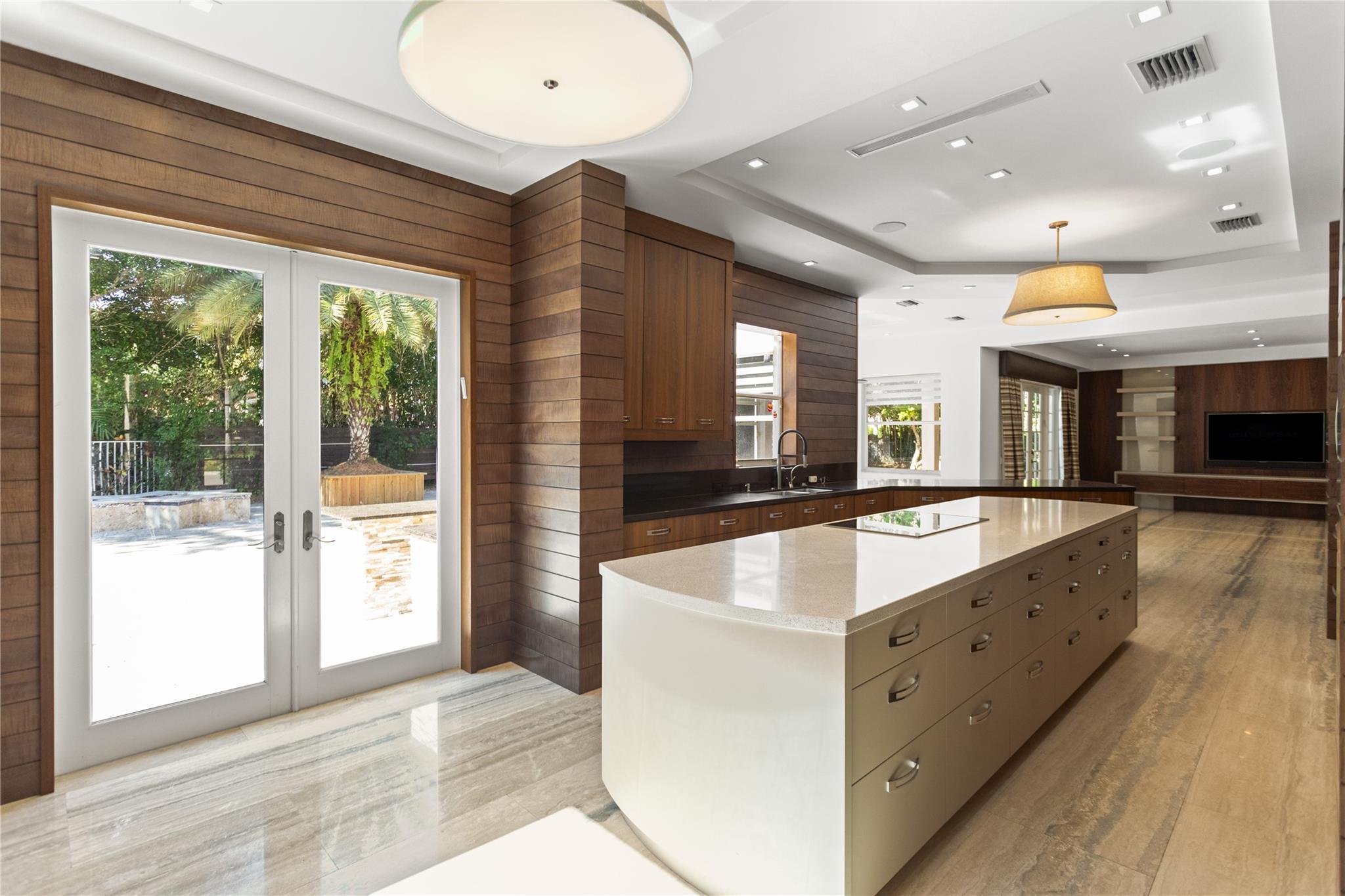 VICTORIA ISLE - Residential