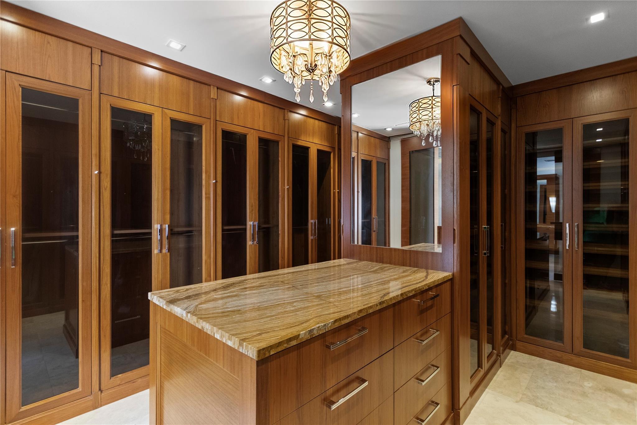 VICTORIA ISLE - Residential