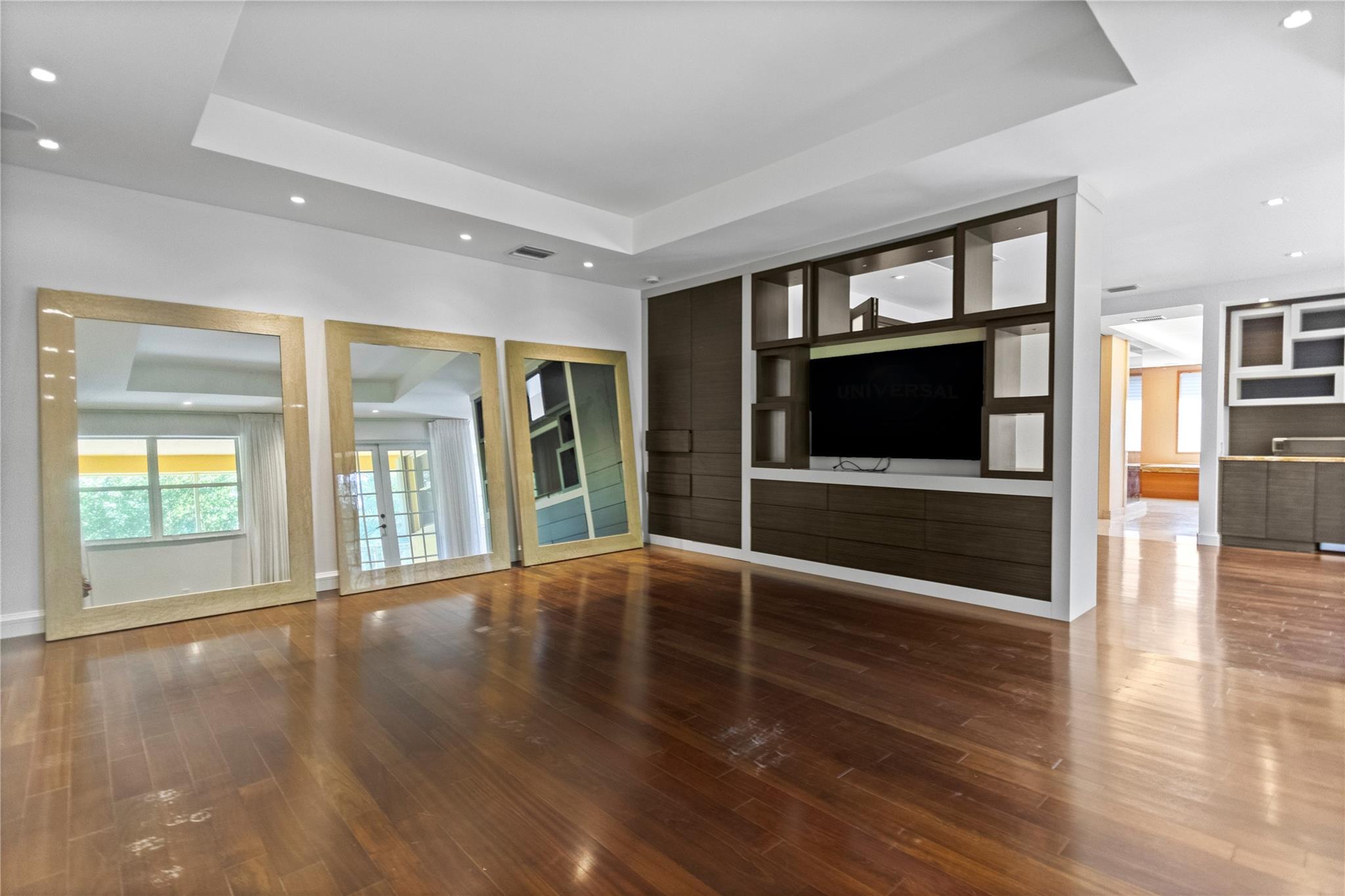 VICTORIA ISLE - Residential