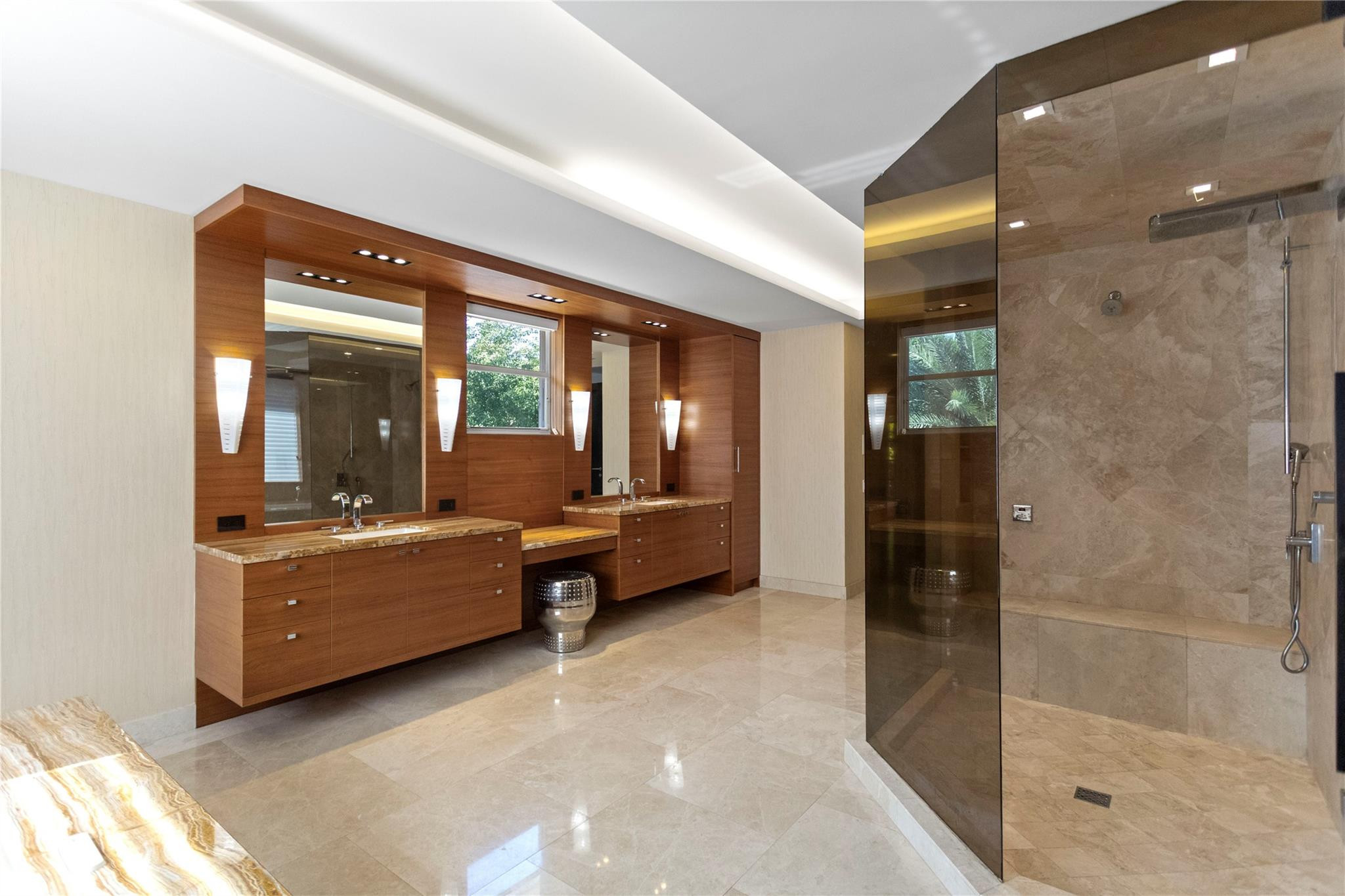 VICTORIA ISLE - Residential