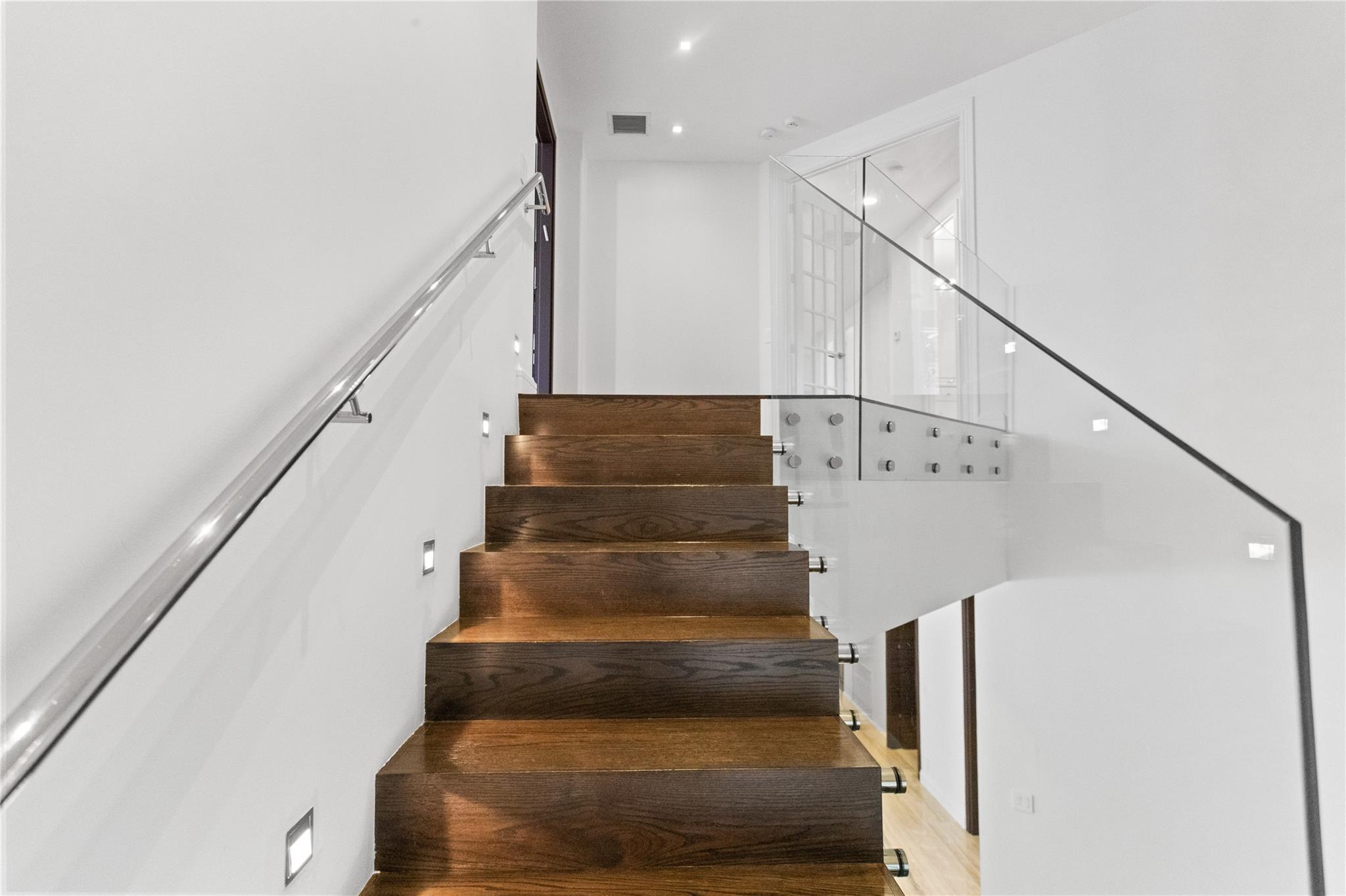 VICTORIA ISLE - Residential