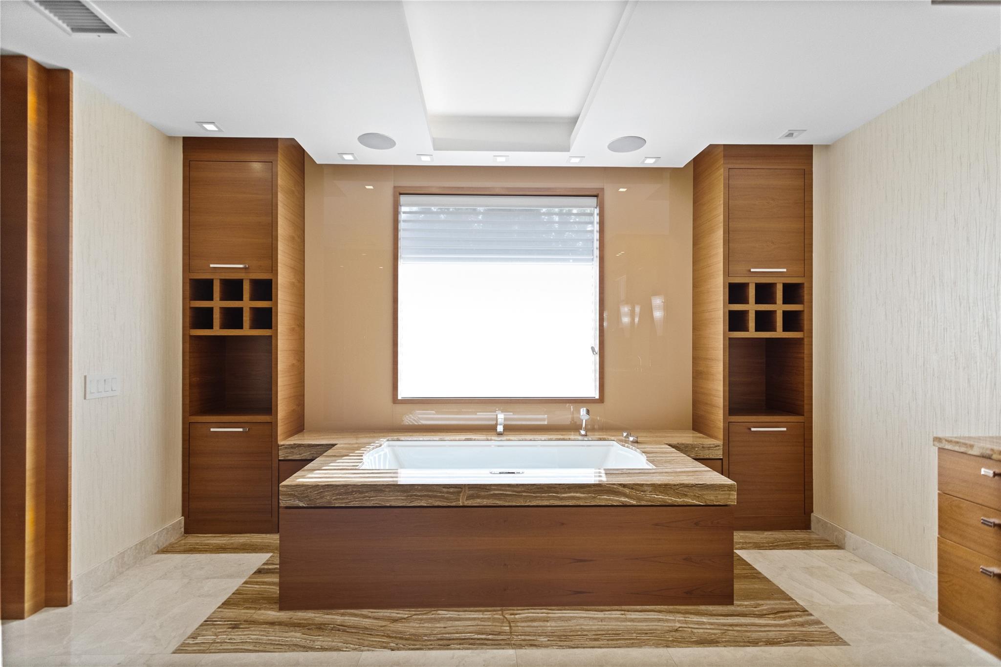 VICTORIA ISLE - Residential