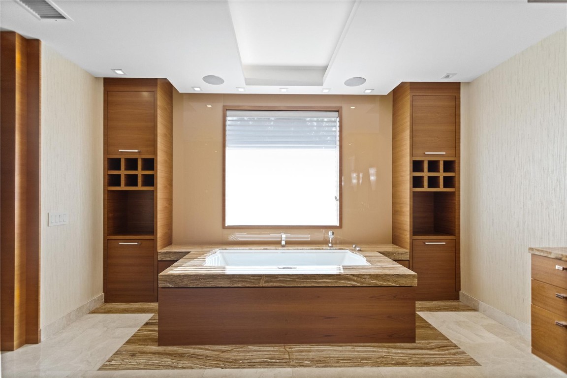 VICTORIA ISLE - Residential