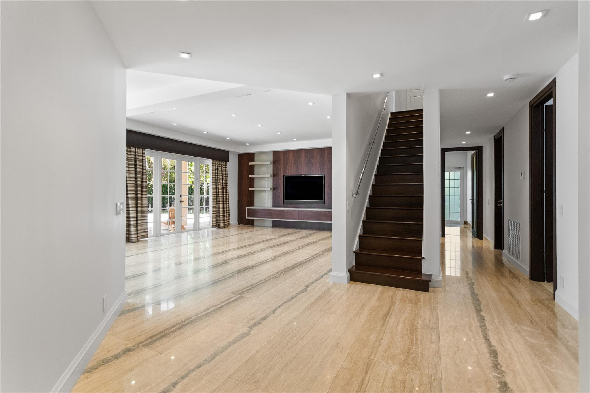 VICTORIA ISLE - Residential