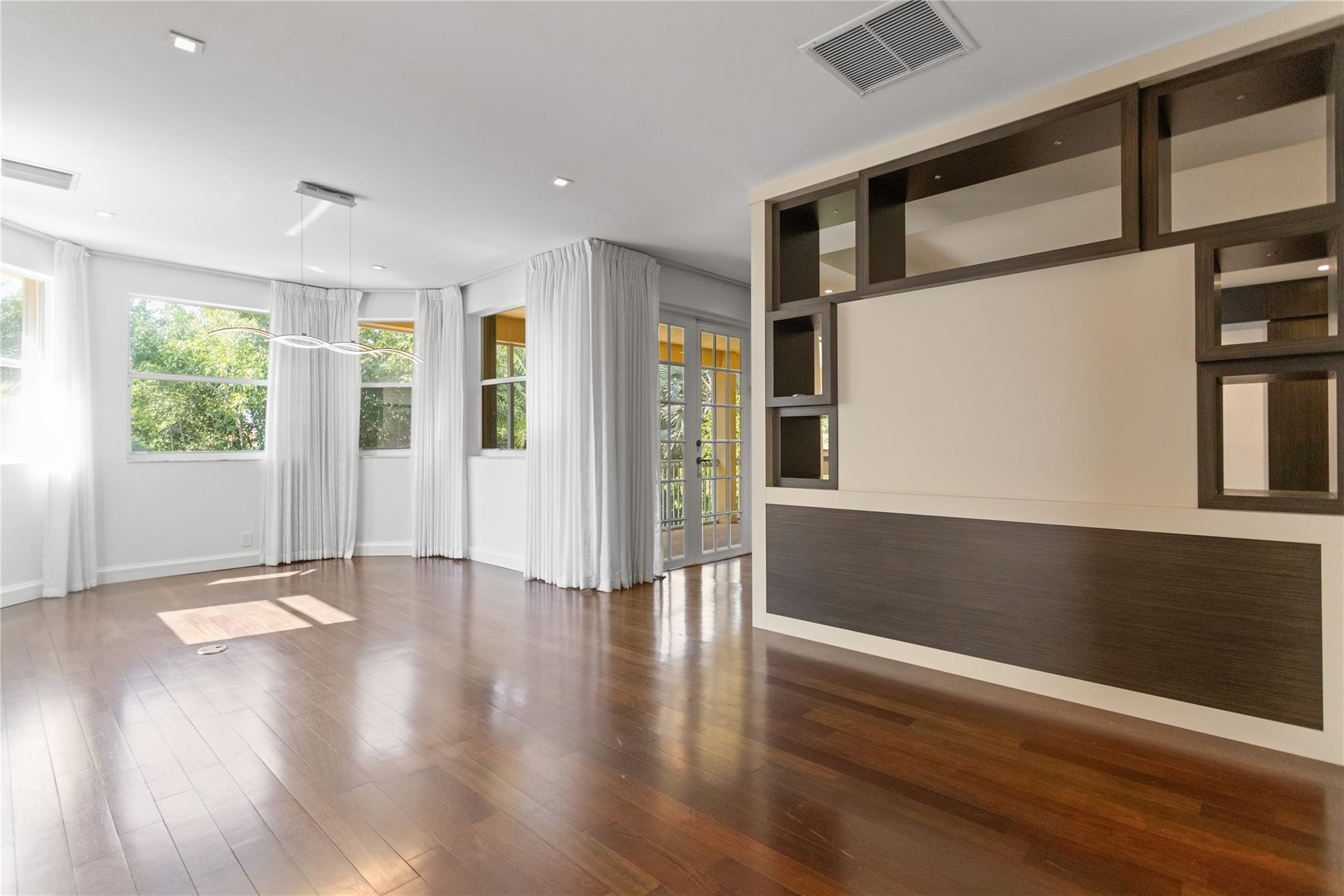 VICTORIA ISLE - Residential