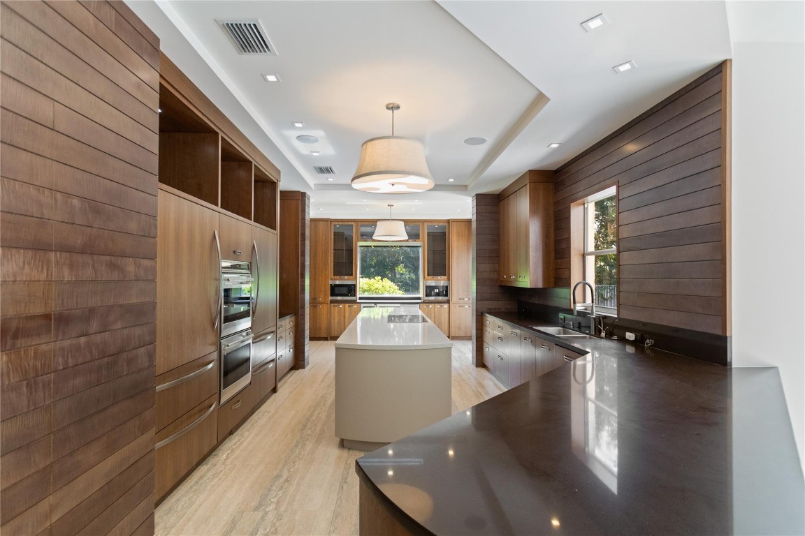 VICTORIA ISLE - Residential