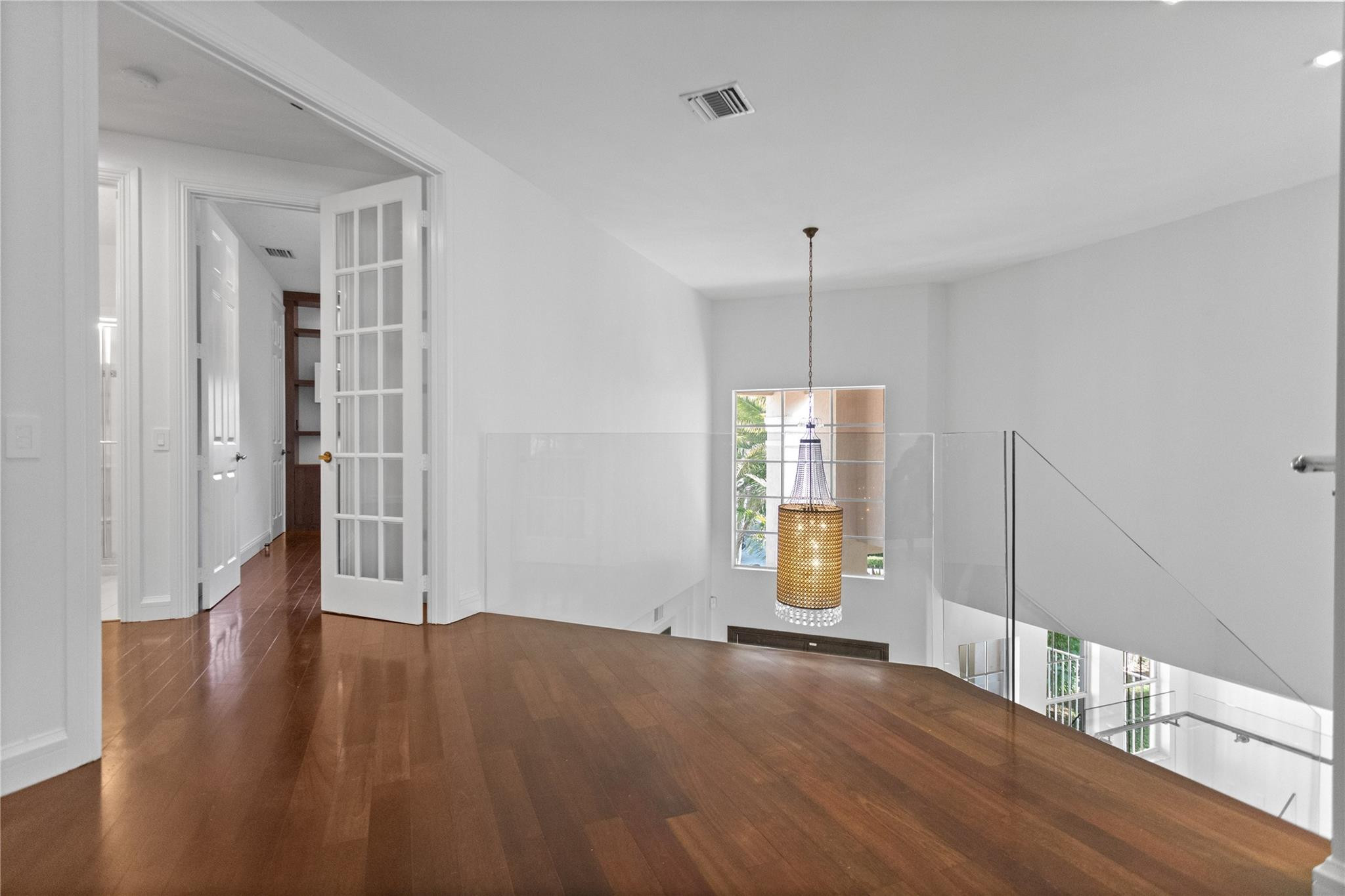 VICTORIA ISLE - Residential