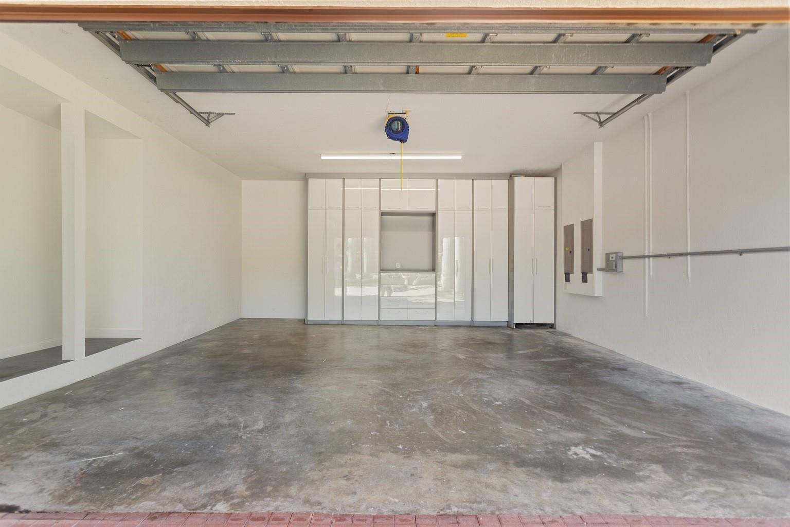 VICTORIA ISLE - Residential