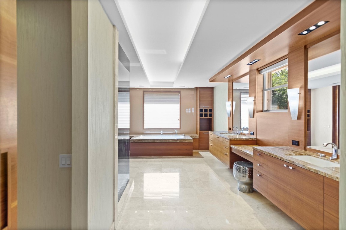 VICTORIA ISLE - Residential