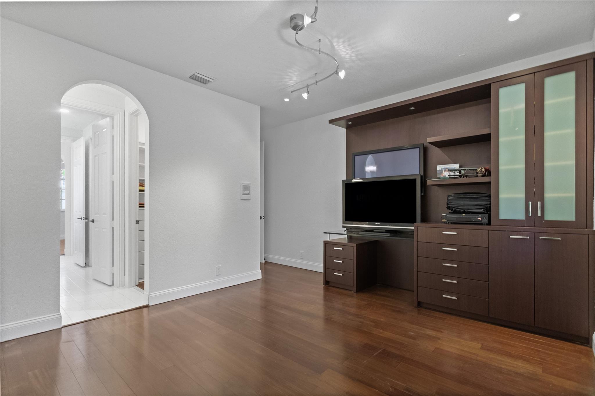 VICTORIA ISLE - Residential