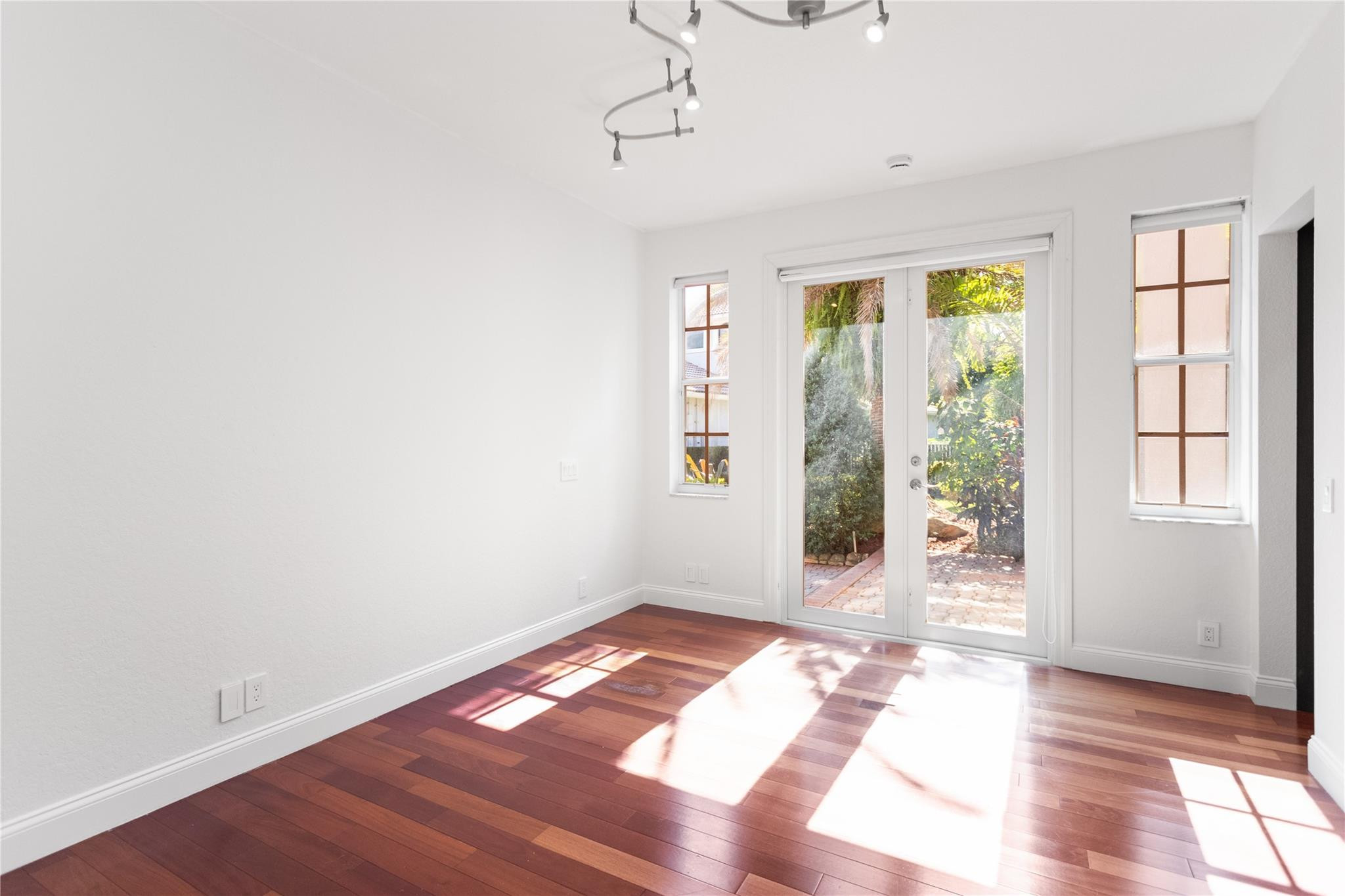 VICTORIA ISLE - Residential