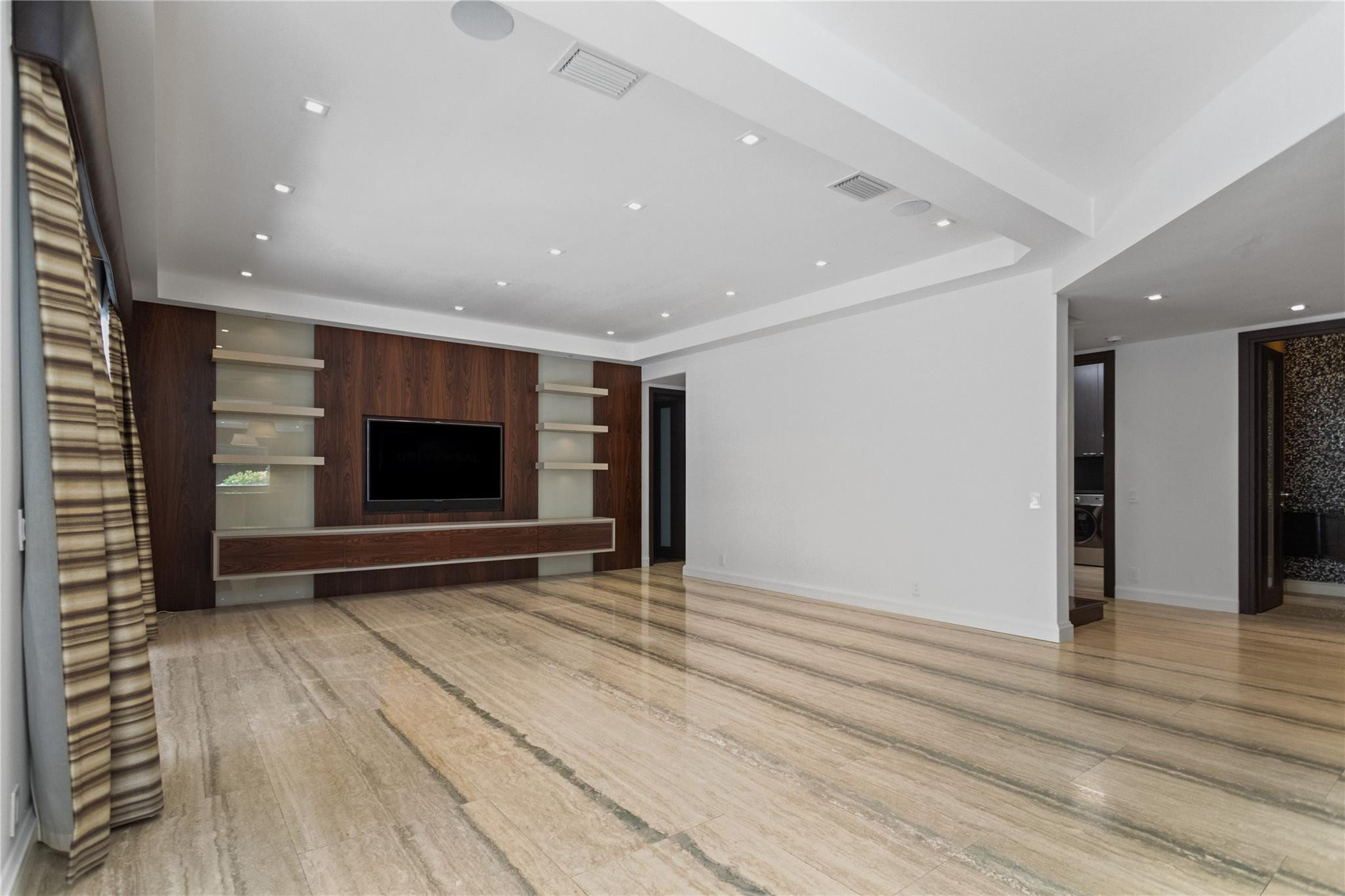 VICTORIA ISLE - Residential