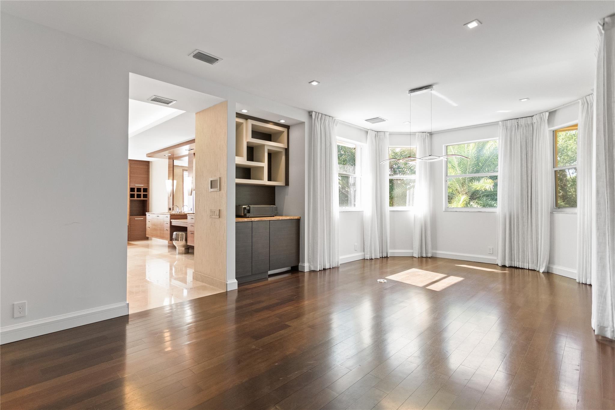 VICTORIA ISLE - Residential