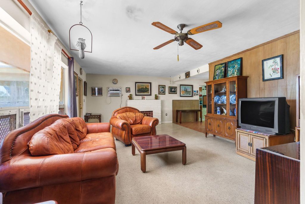 Photo of 1321 NE 47th Street, Oakland Park, FL 33334 (MLS # F10501012)