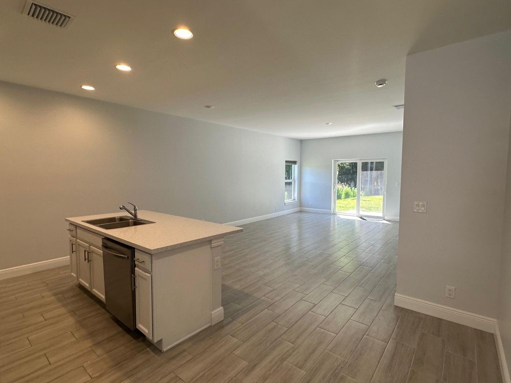 Photo of 1685 SW 22nd Ave Avenue SW, Vero Beach, FL 32962 (MLS # B26022731)