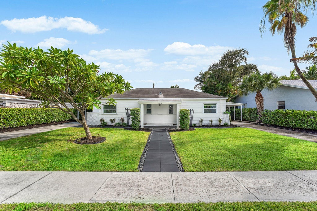 Photo of 124 MAYFIELD Road #W, Lantana, FL 33462 (MLS # B26072280)