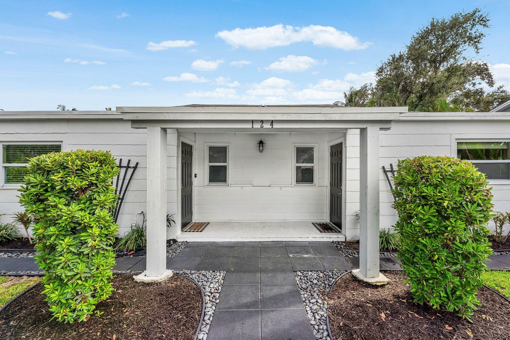 Photo of 124 MAYFIELD Road #W, Lantana, FL 33462 (MLS # B26072280)