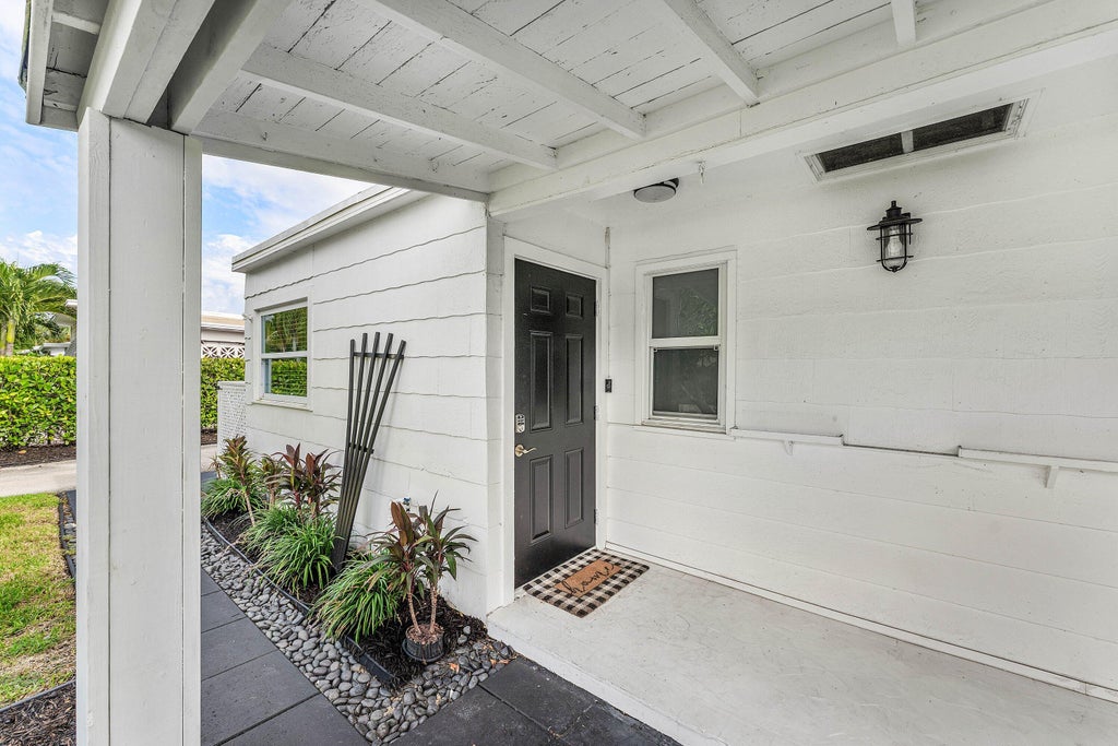 Photo of 124 MAYFIELD Road #W, Lantana, FL 33462 (MLS # B26072280)