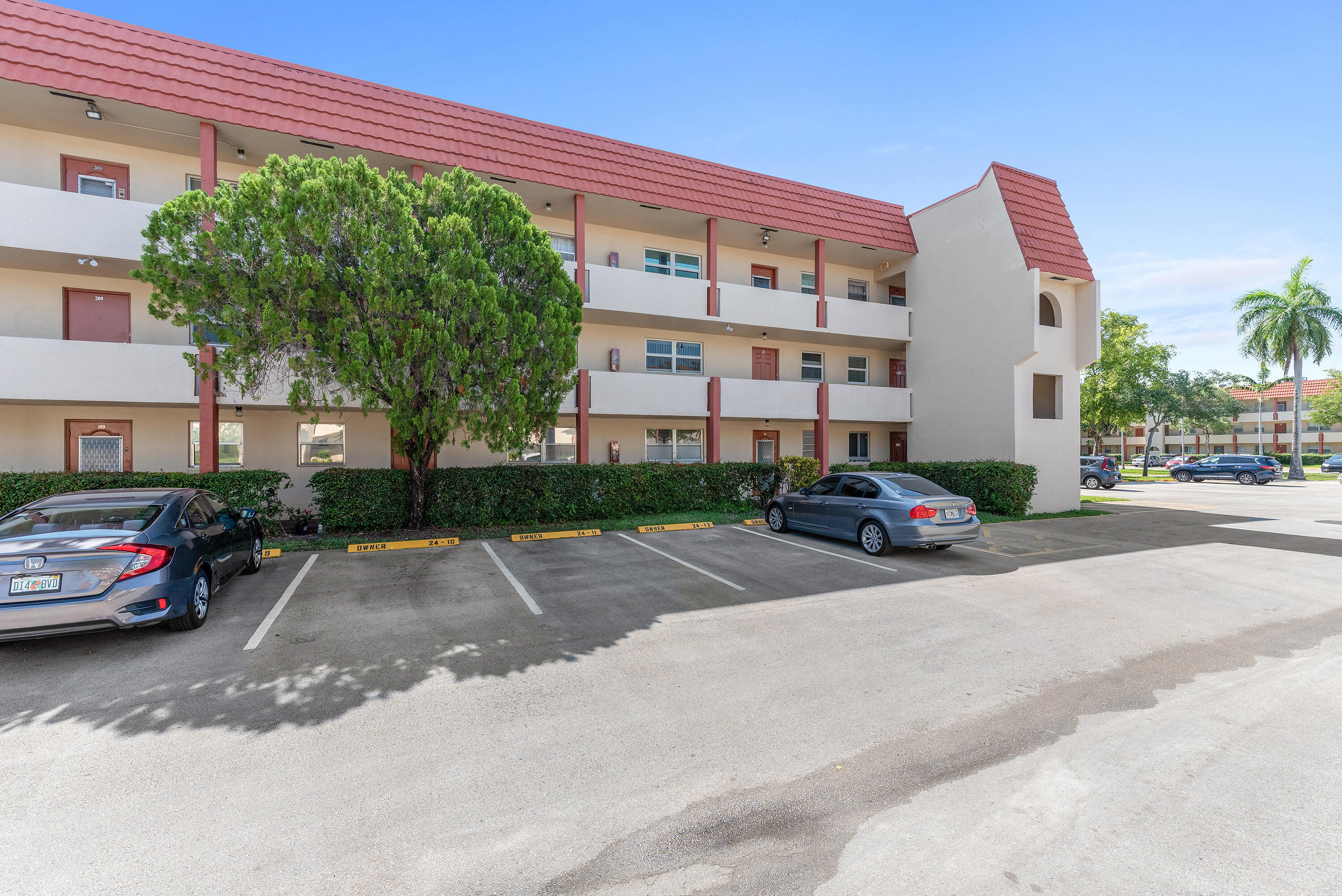 SUNRISE LAKES 24 CONDO - Residential