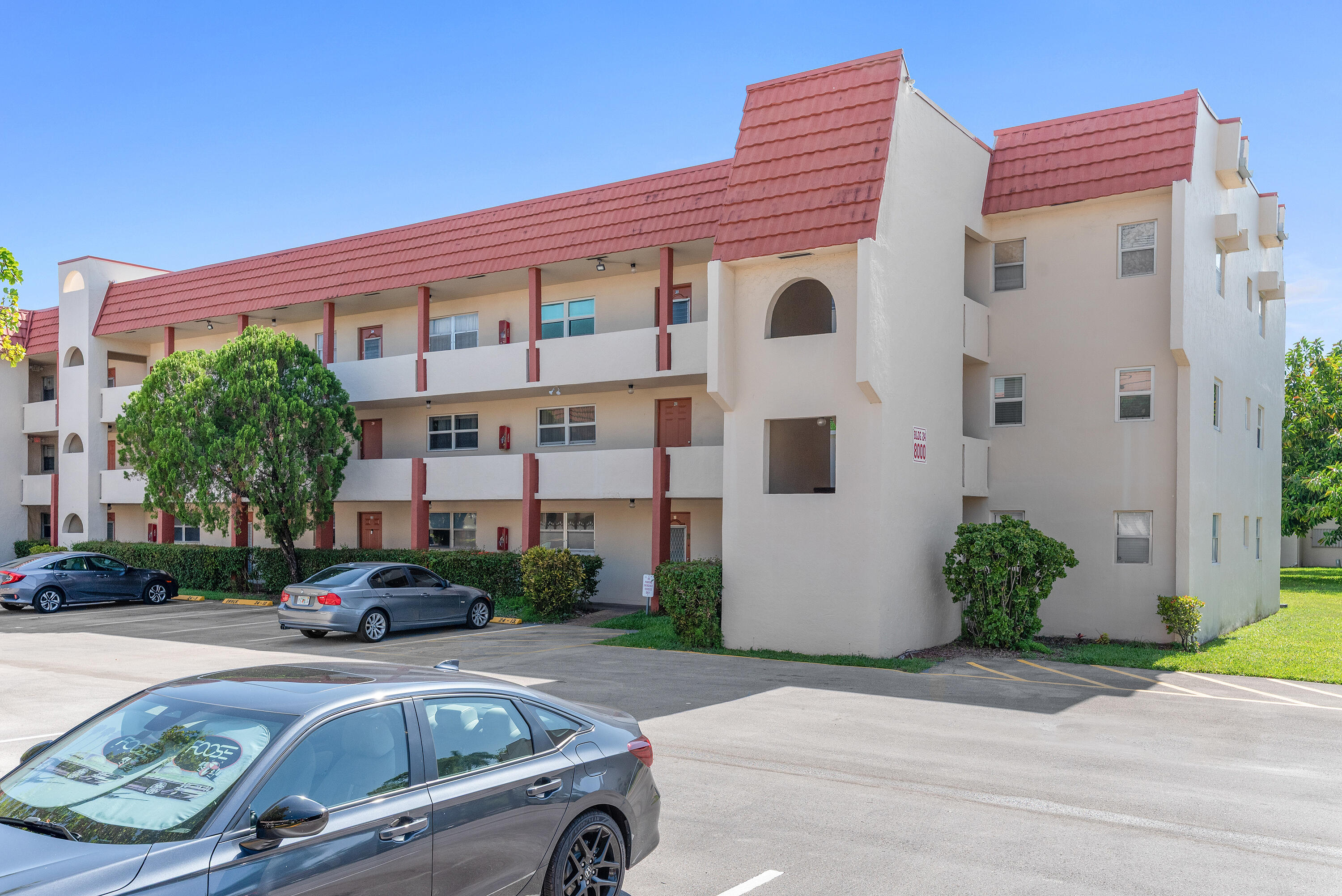 SUNRISE LAKES 24 CONDO - Residential