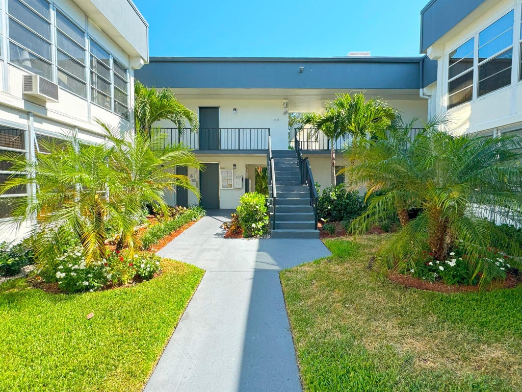 Photo of 519 Piedmont #K, Delray Beach, FL 33484 (MLS # R10985967)