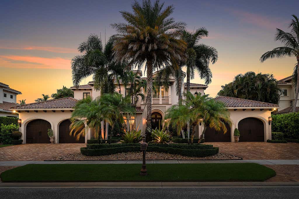 Photo of 9253 Este Lago Drive, Boca Raton, FL 33496 (MLS # B26054111)