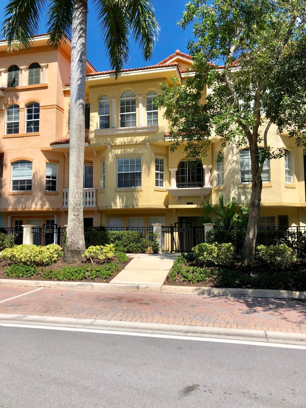 Photo of 11774 Valencia Gardens Avenue, Palm Beach Gardens, FL 33410 (MLS # R10980690)