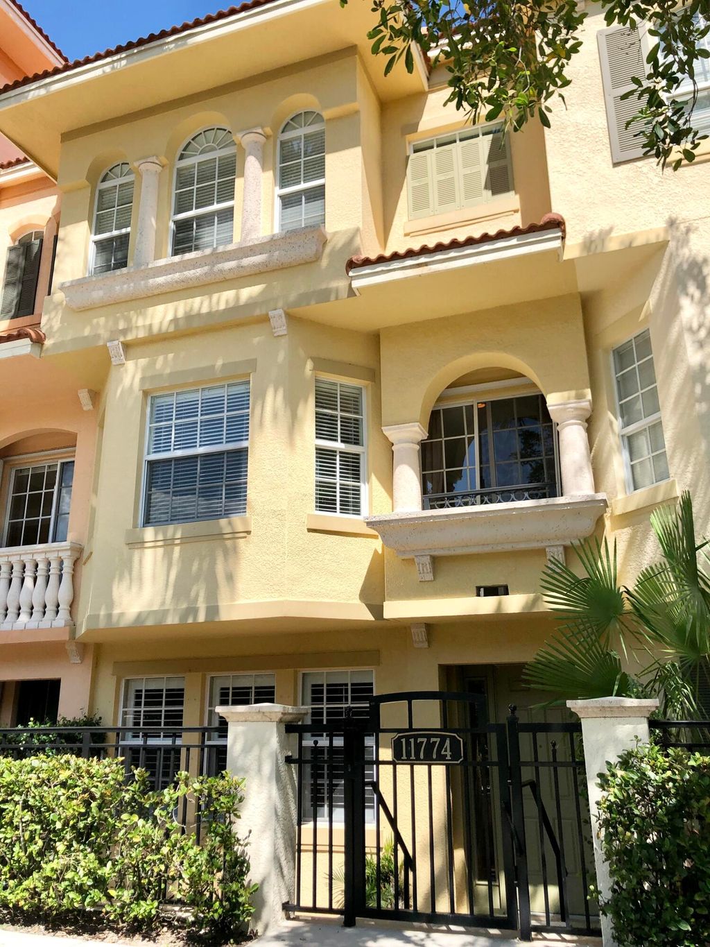 Photo of 11774 Valencia Gardens Avenue, Palm Beach Gardens, FL 33410 (MLS # R10980690)