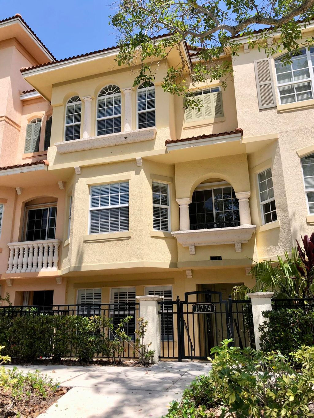 Photo of 11774 Valencia Gardens Avenue, Palm Beach Gardens, FL 33410 (MLS # R10980690)