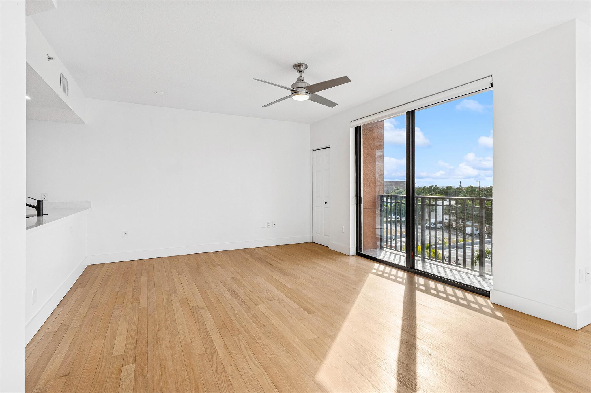 511 Lucerne Avenue 416, Lake Worth Beach, FL, 33460/$249,918 4 511 Lucerne Avenue 416