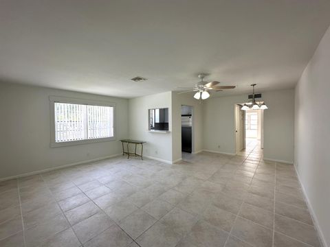 72 Canterbury C West Palm Beach FL 33417