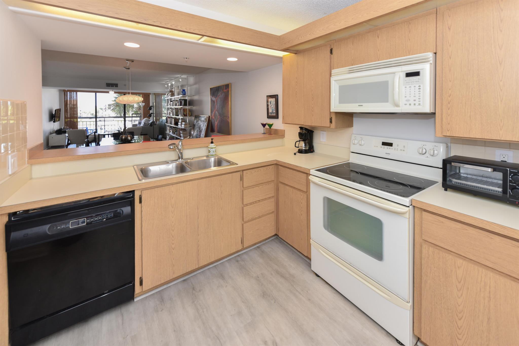 MARINA AT THE BLUFFS COND - Residential Lease