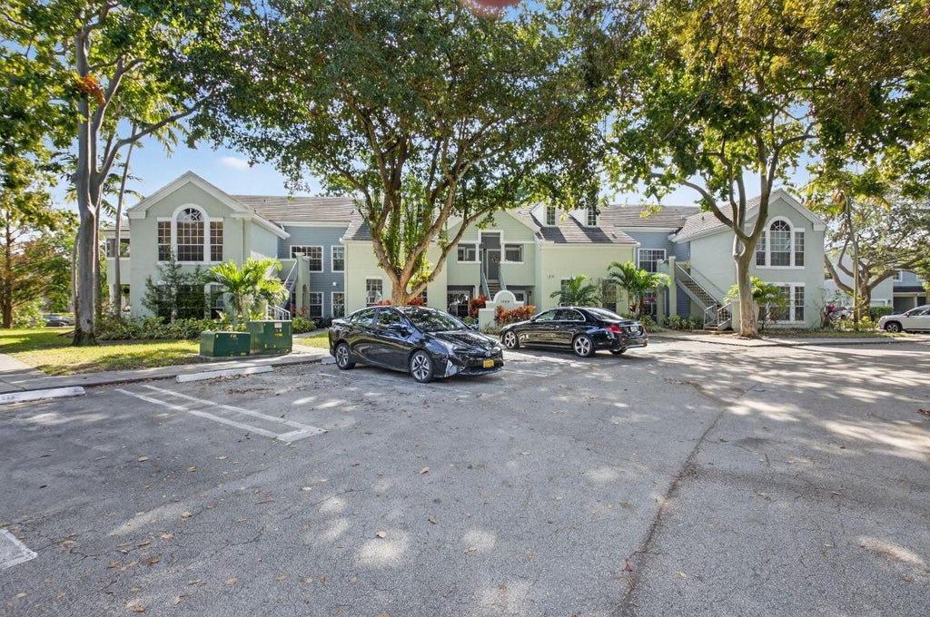 Photo of 1050 Crystal Way #G, Delray Beach, FL 33444 (MLS # R11158125)