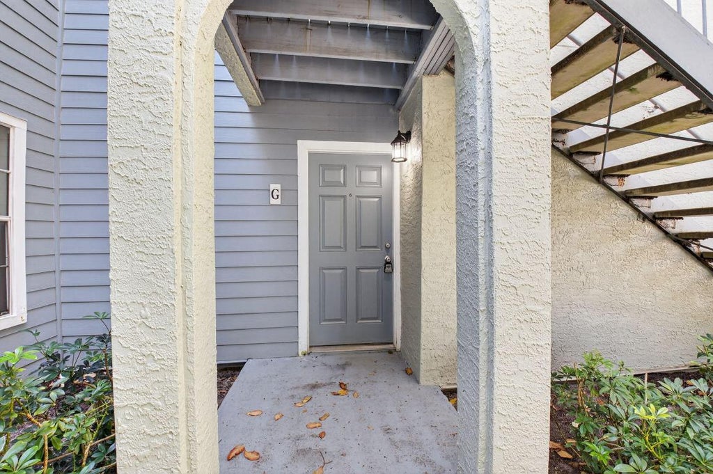 Photo of 1050 Crystal Way #G, Delray Beach, FL 33444 (MLS # R11158125)