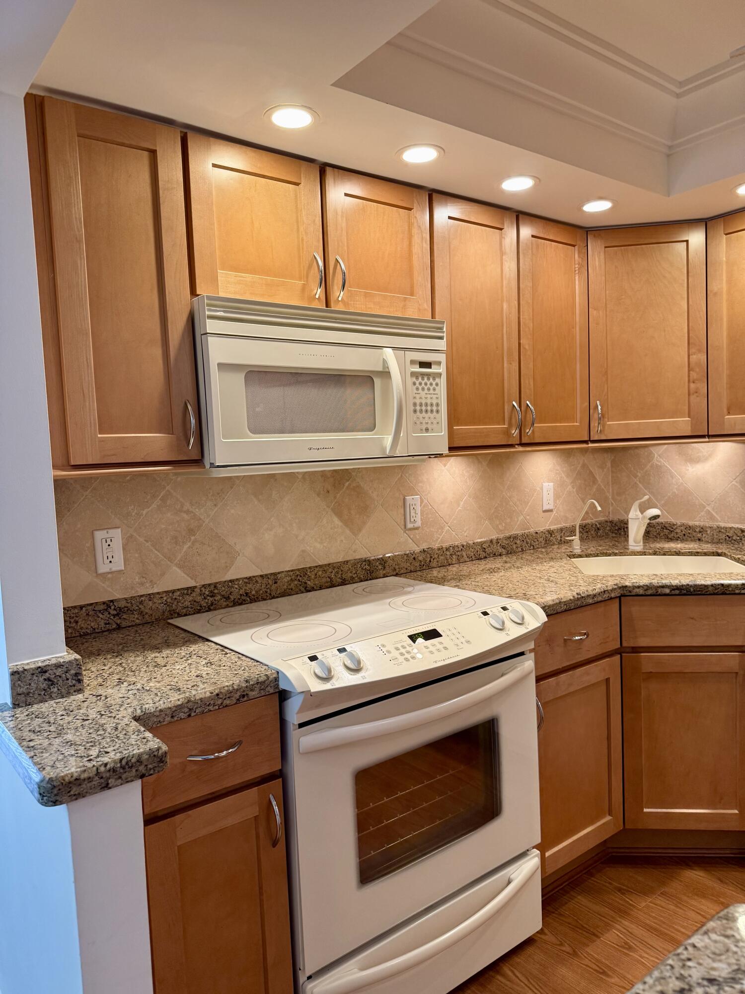 POMPANO BEACH CLUB NORTH CONDO - Residential