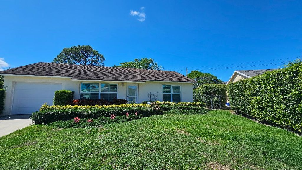 Photo of 129 Village Circle, Jupiter, FL 33458 (MLS # R10990157)