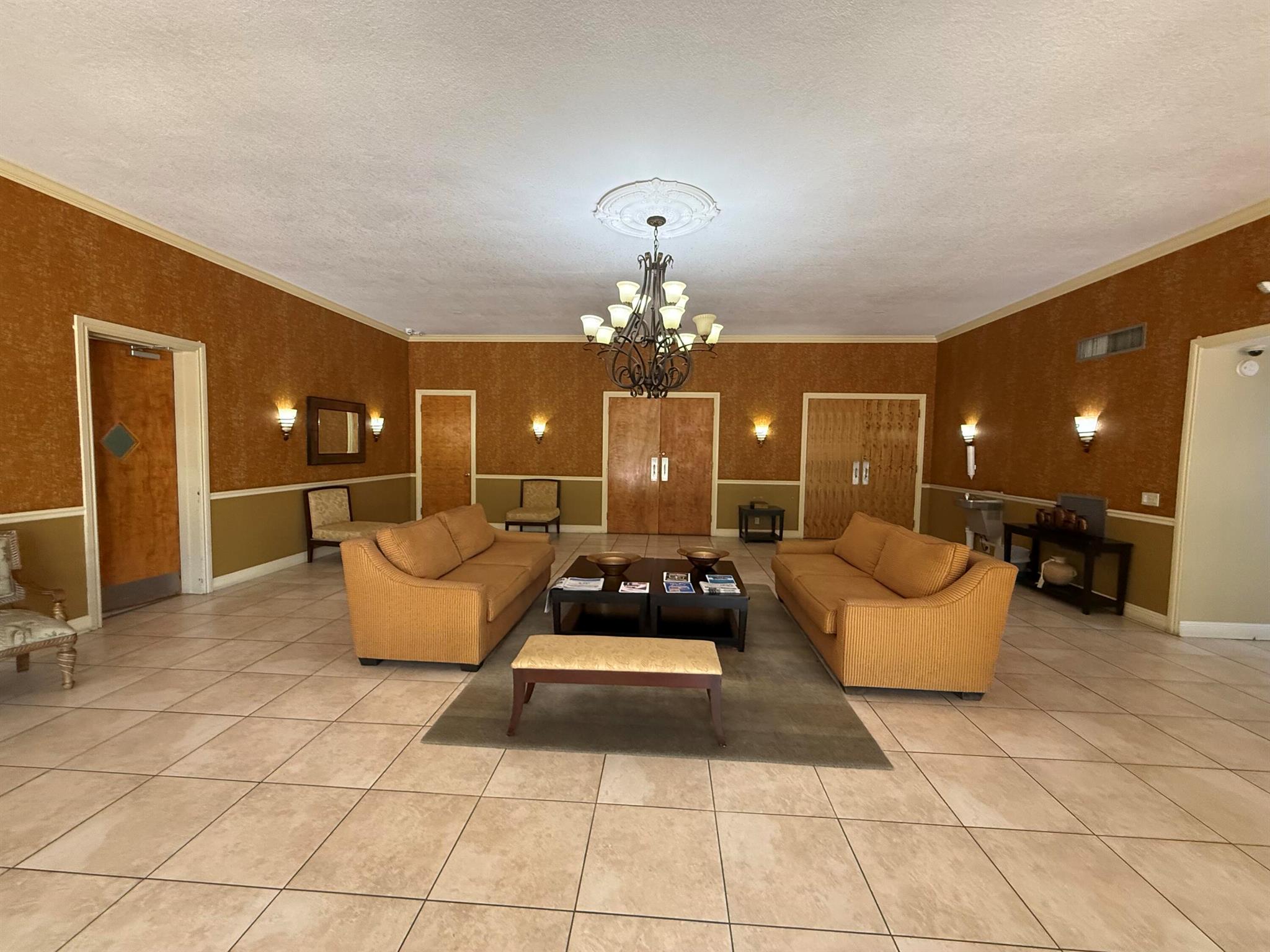 LAKESIDE VILLAGE CONDO 10 - Residential