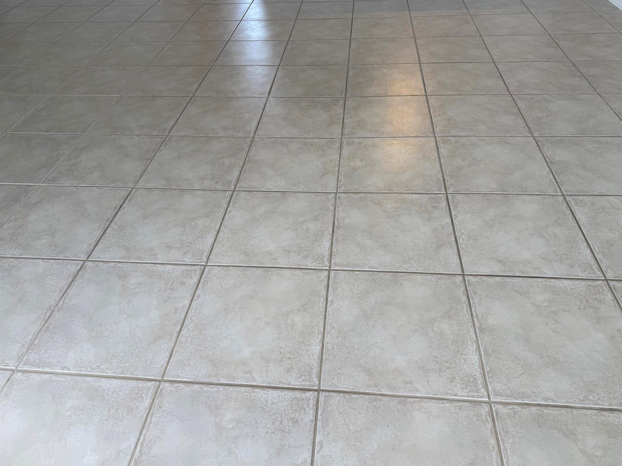 LAKESIDE VILLAGE CONDO 10 - Residential