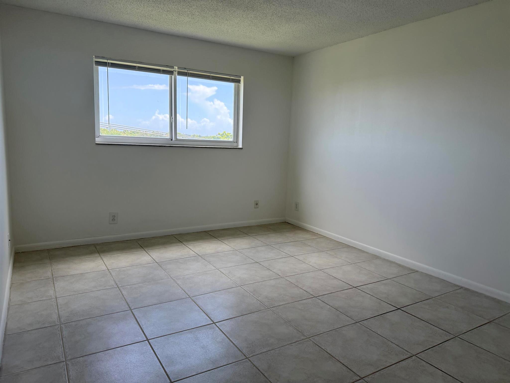 LAKESIDE VILLAGE CONDO 10 - Residential