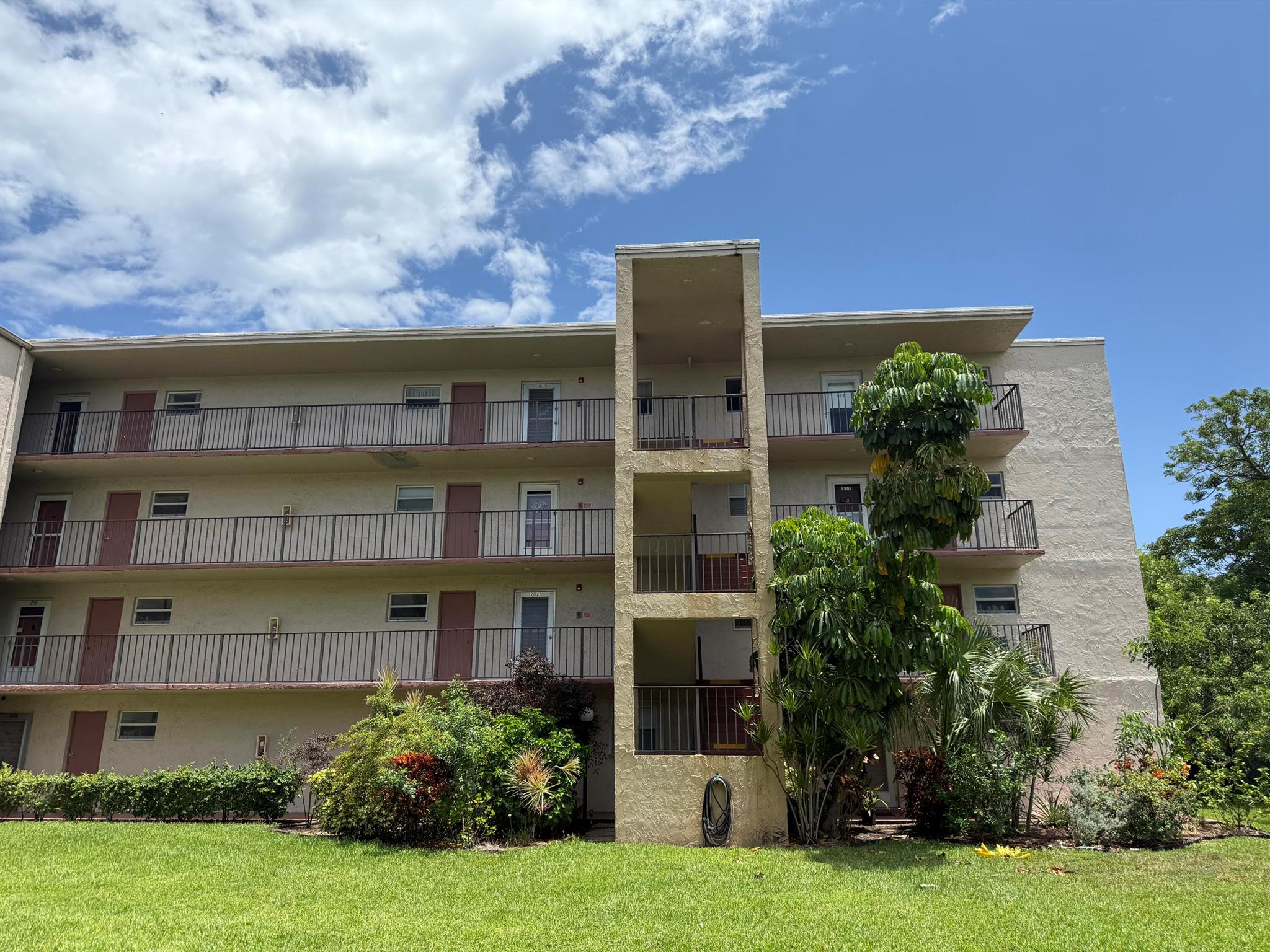 LAKESIDE VILLAGE CONDO 10 - Residential